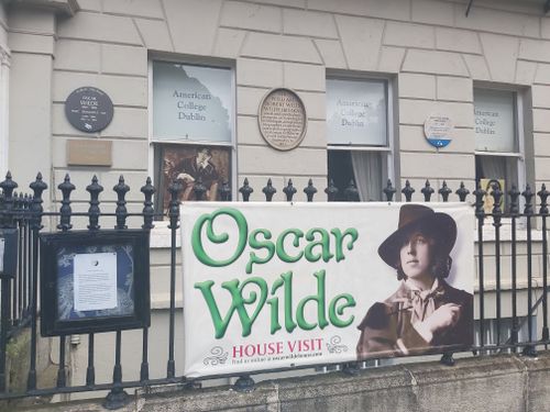 Erasmus 2023 út -  Dublin Oscar Wilde múzeum bejárata